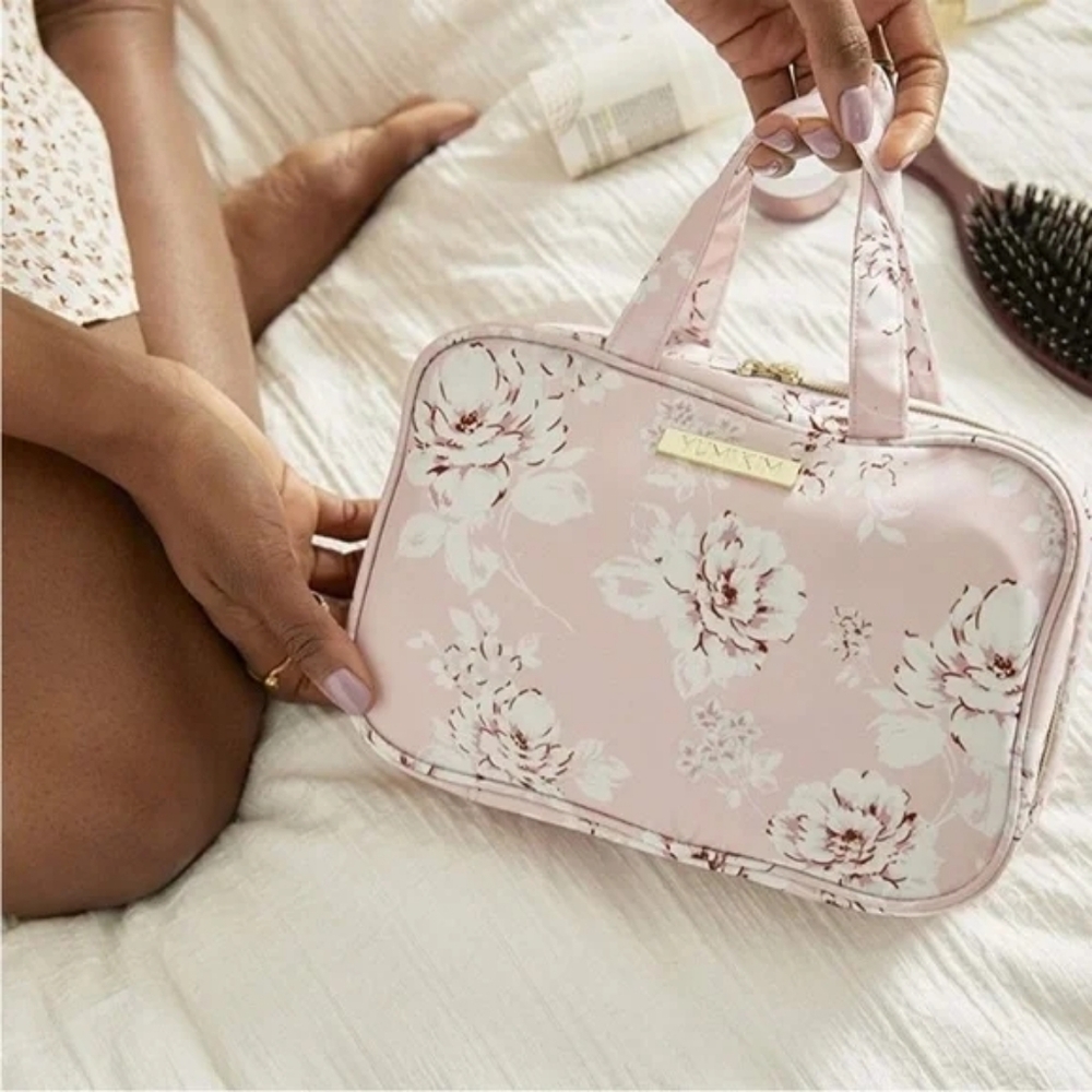 Yumi Kim Wanderlust Hanging Makeup Toiletries Travel Case